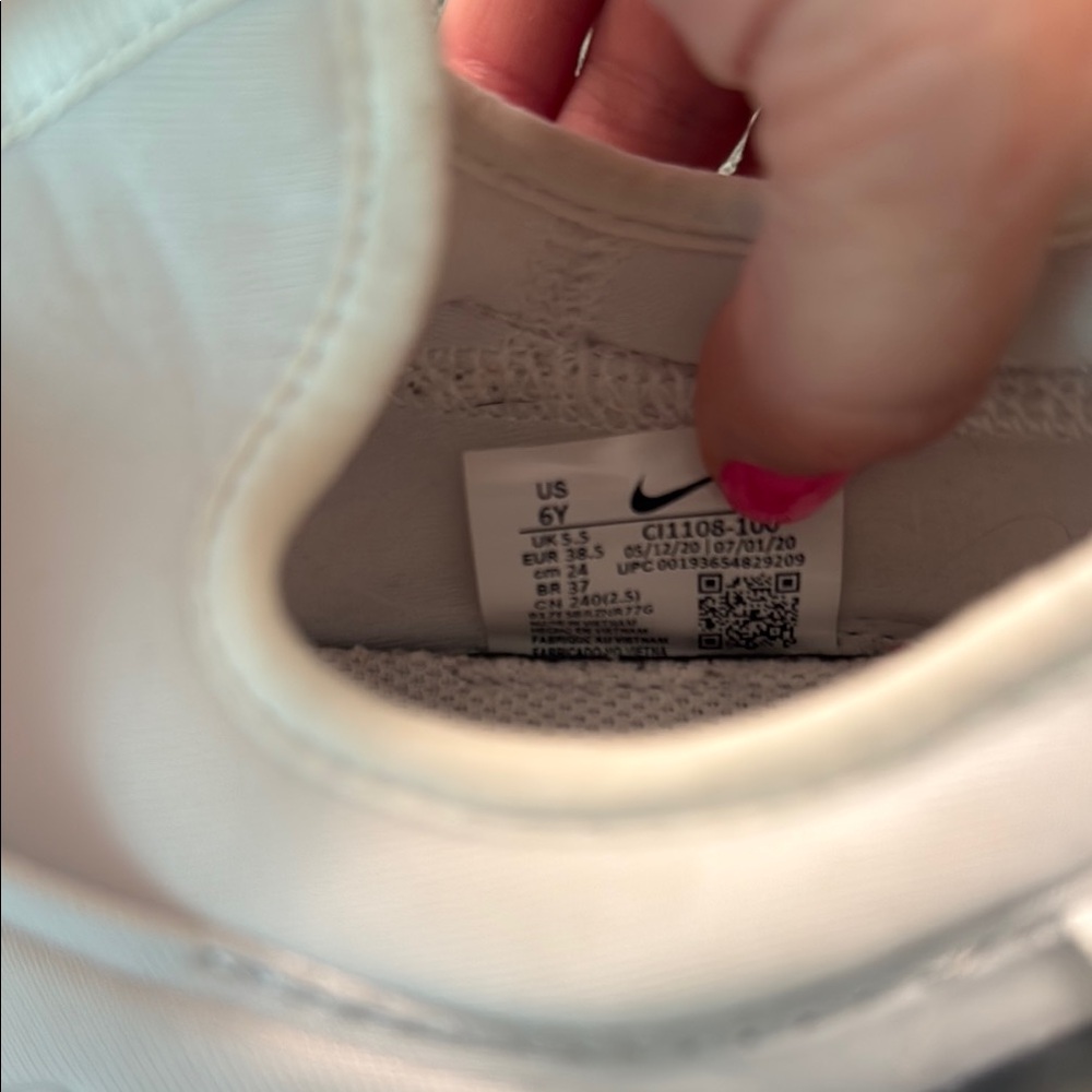 Nike White Slip-On Shoes with Air Sole - Picture 4 of 8
